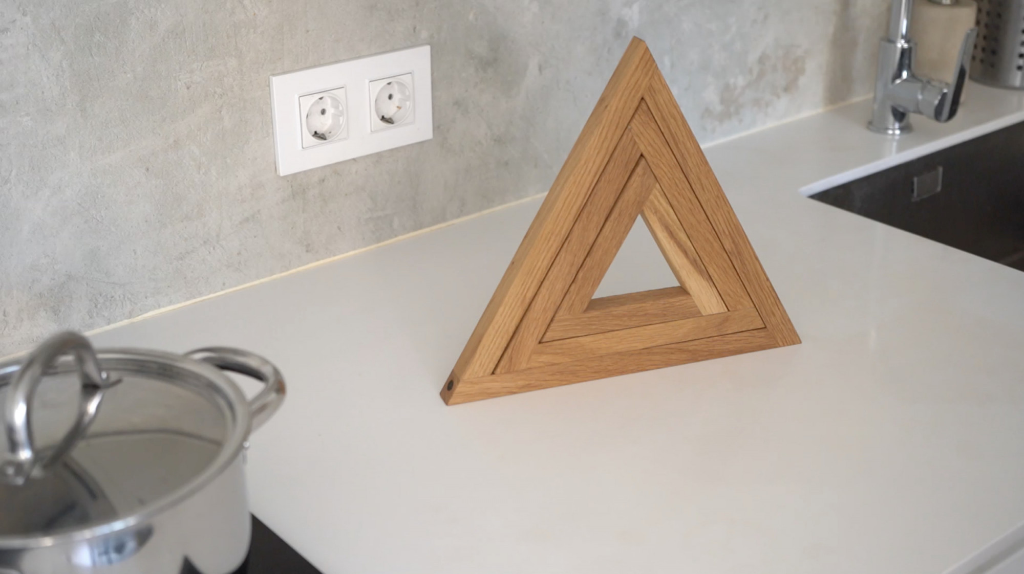 Wooden Triple Trivet Stand – Oak – Product video