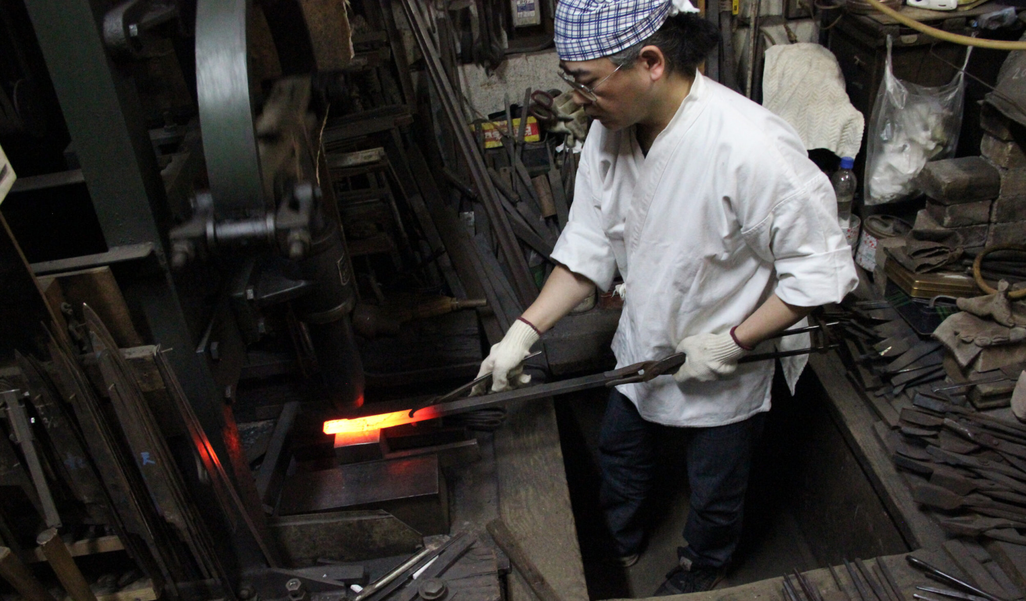 Sakai Kyuba knife making process blacksmiths