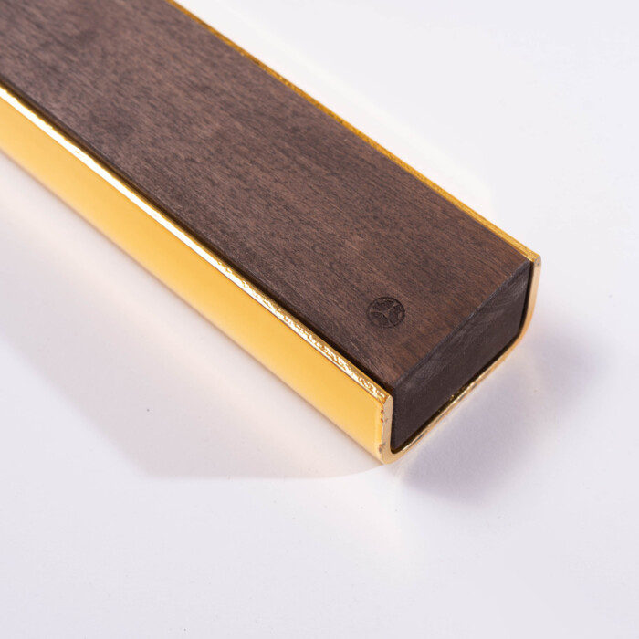 Messing Holz hohe Qualität Abdeckung magnetische Küche Messerregal Streifen japanische Messer Walnuss close up