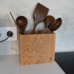 Wooden Kitchen Utensils Holder in Oak with Dark Walnut Kitchen Utensils 6 Pieces Set