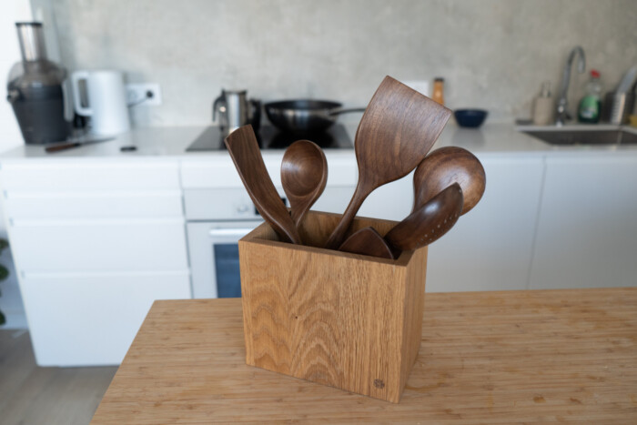 Wooden Kitchen Utensils Holder in Oak with Dark Walnut Kitchen Utensils Set
