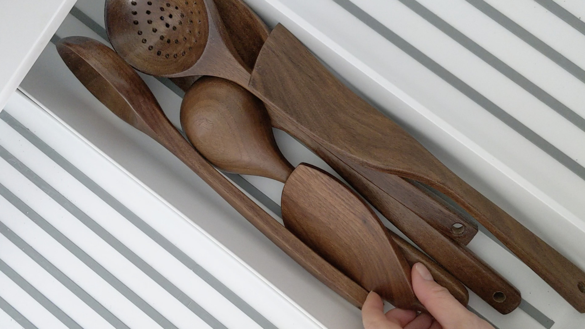 video_utensils_dark_wood_handcrafted