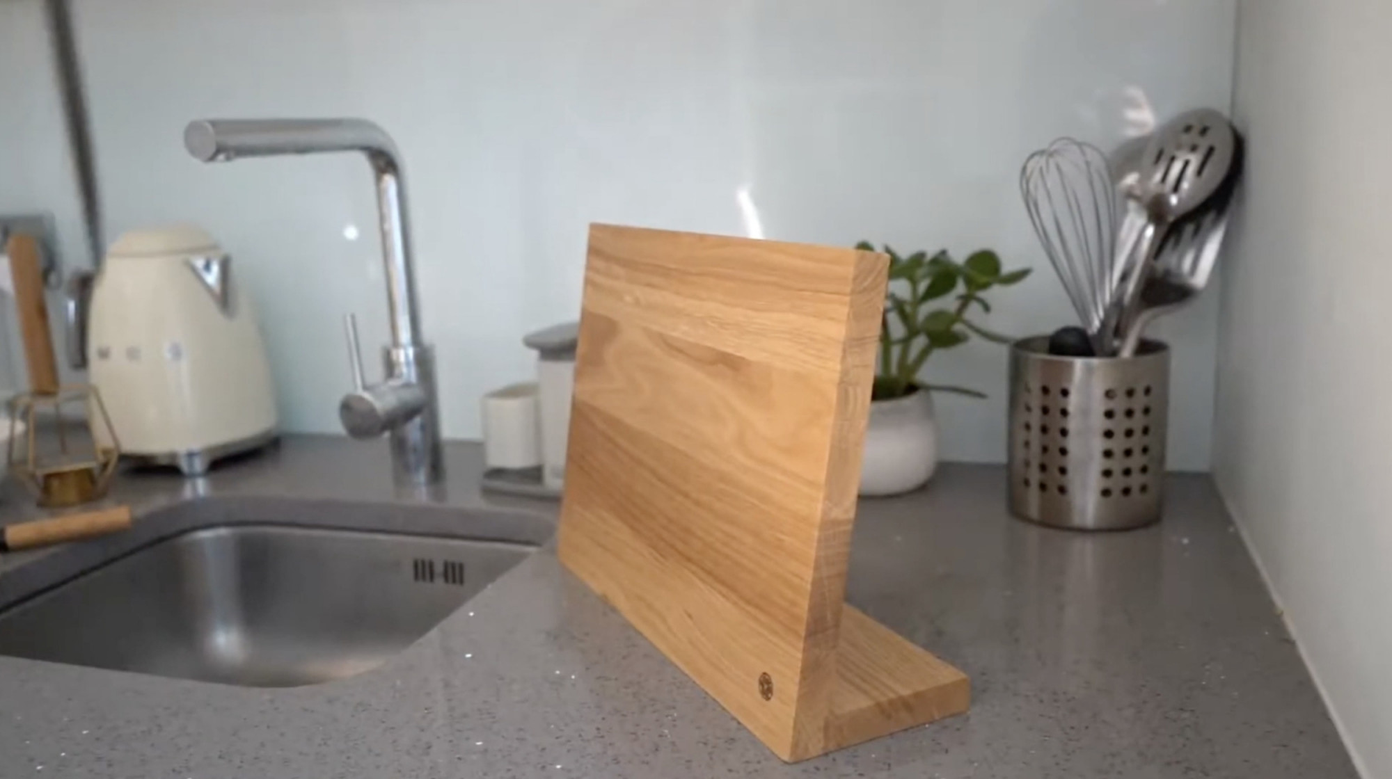 Oak Stand- Product video
