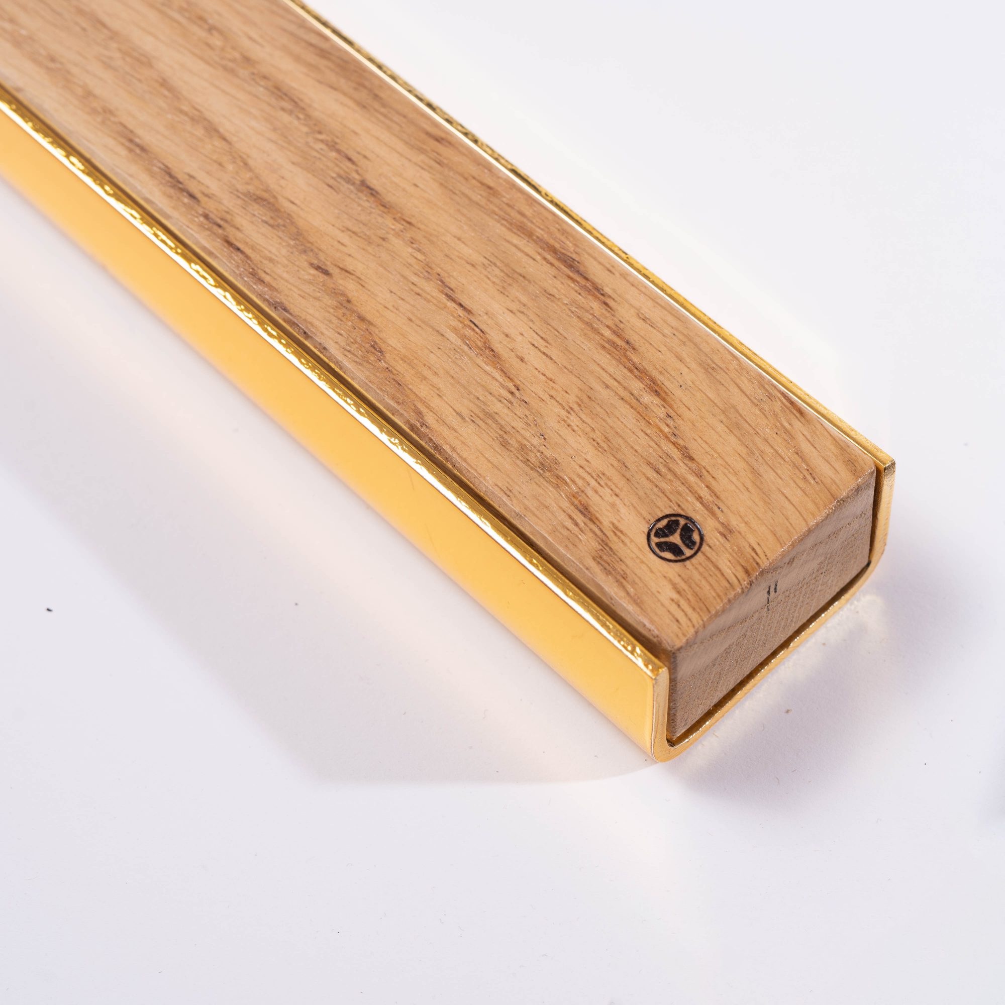 Magnetischer Holz-Messerhalter für die Wandmontage - Eiche Messing 70cm