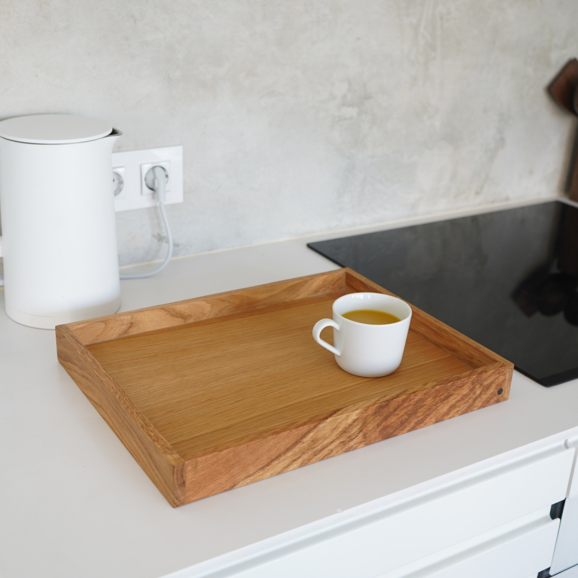 Medium Oak Tablett auf Küchenarbeitsplatte