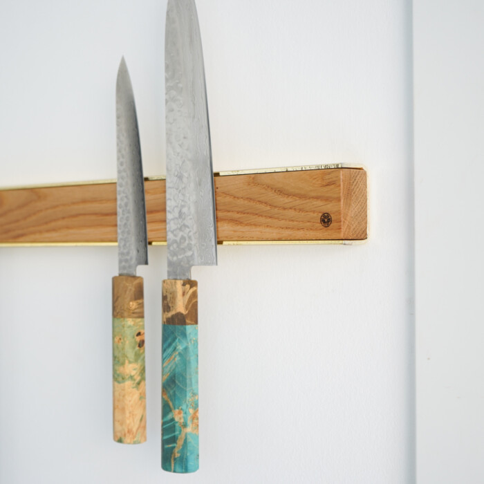 Wall Mounted Magnetic Wood Knife Rack - Oak Brass Closeup 4