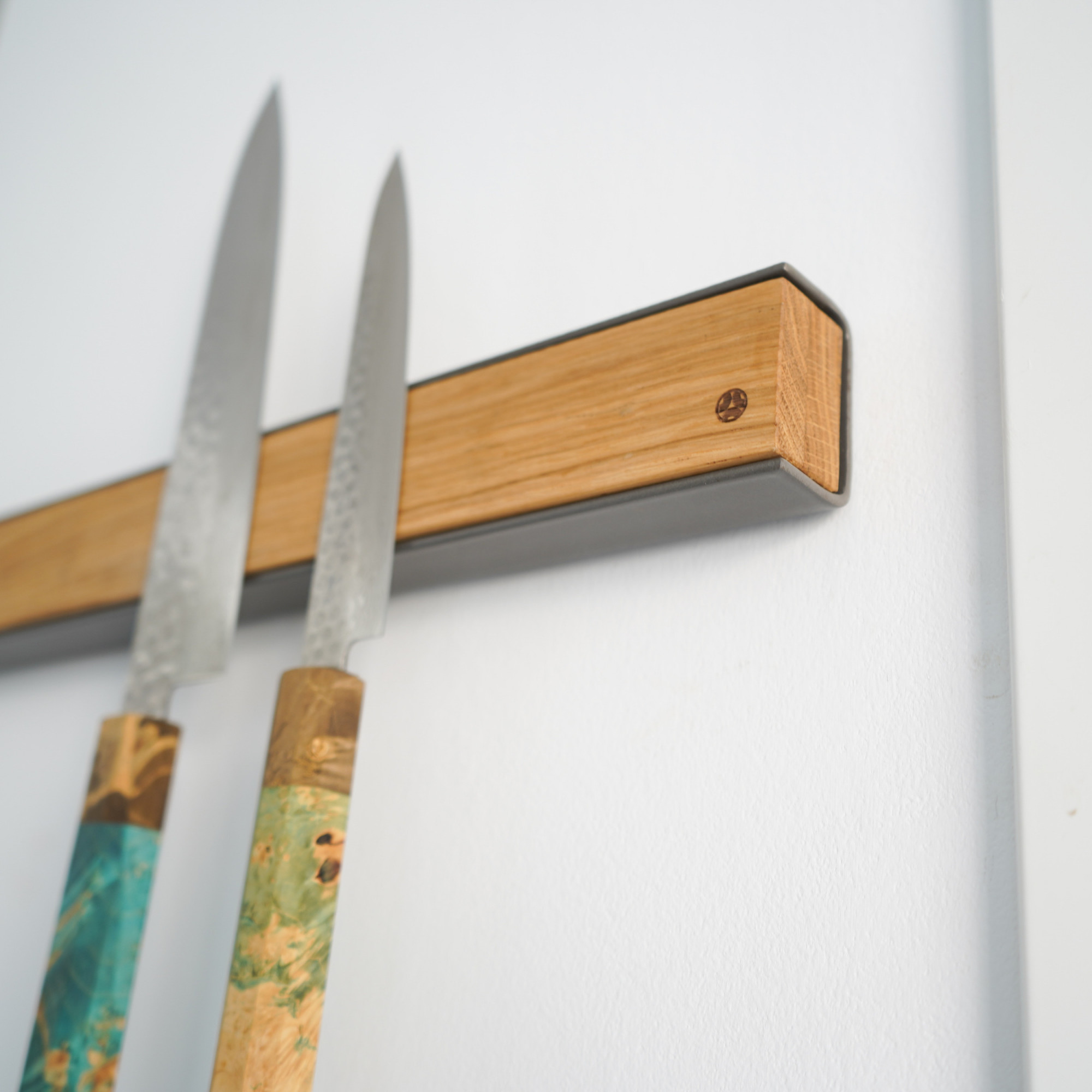 Wall Mounted Magnetic Wood Knife Rack - Oak Steel Knives 2