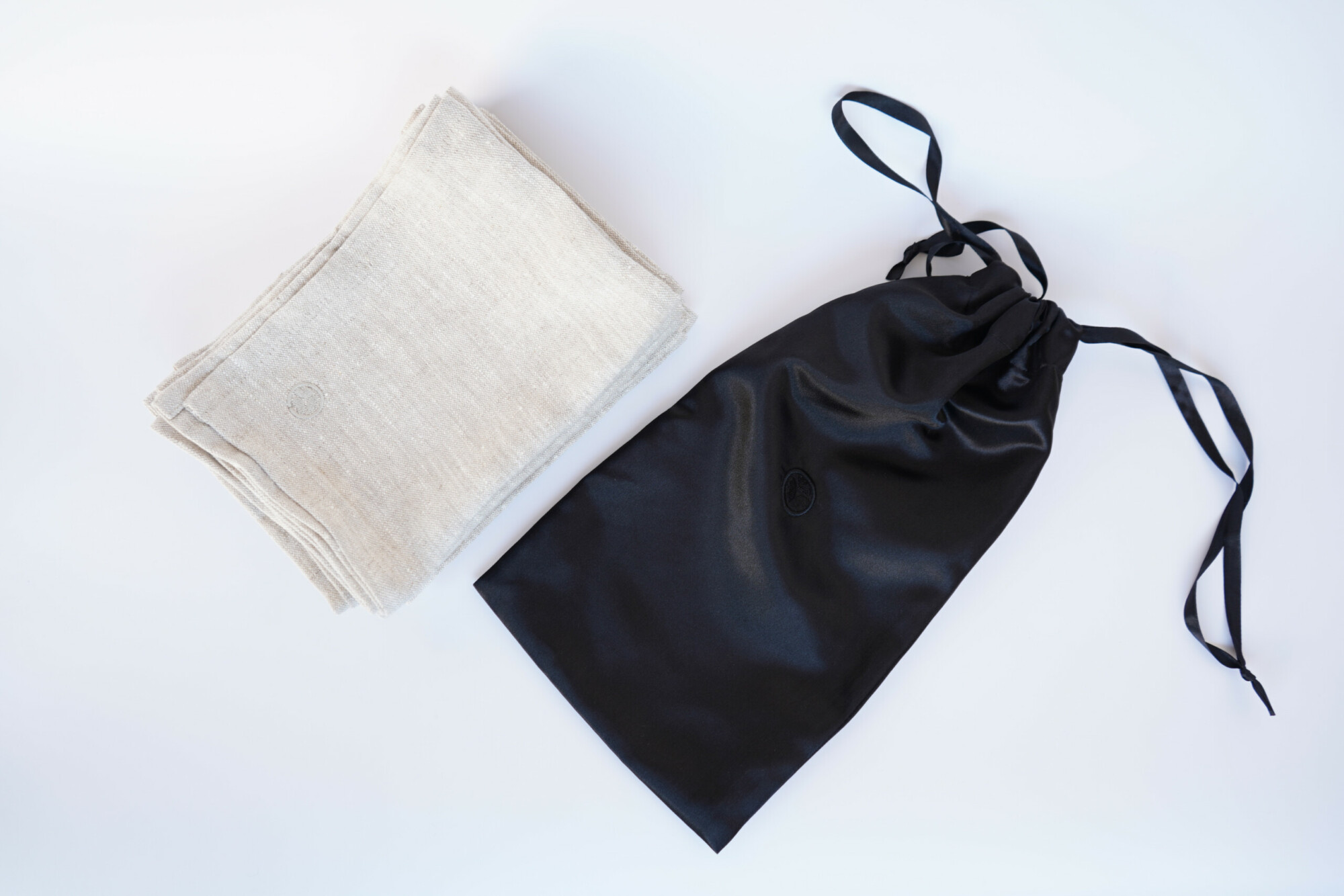Kitchen Linen Set Of 6 Tea Towels – Natural, next to polyester bag